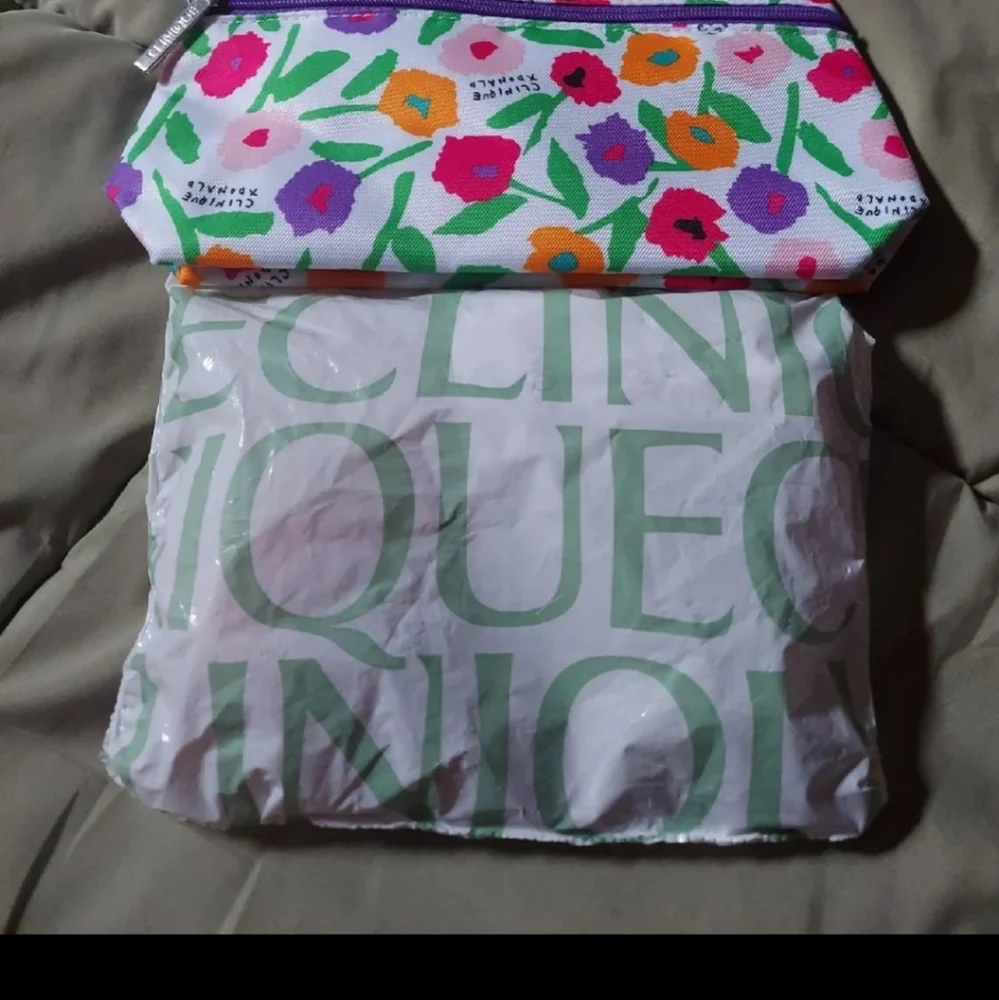 Clinique Must-Haves Skincare & Beauty 6 Piece Set with Pouch BNWT SO $105